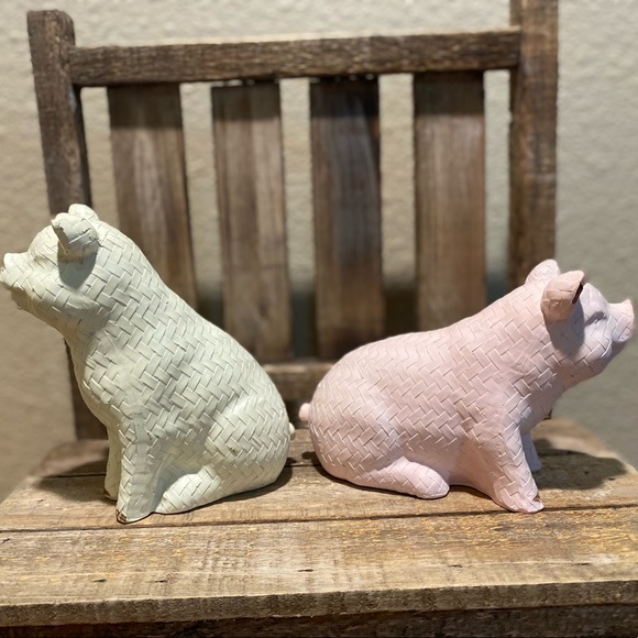 Farmhouse Pig Statues Set of 2, Country Pigs, Resin Pink Pig & Resin White Pig - Picture 5 of 16